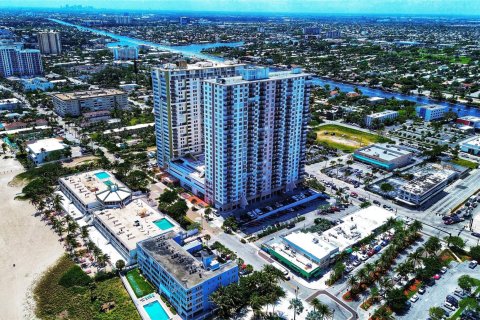 Condo in Pompano Beach, Florida, 1 bedroom  № 1104721 - photo 1