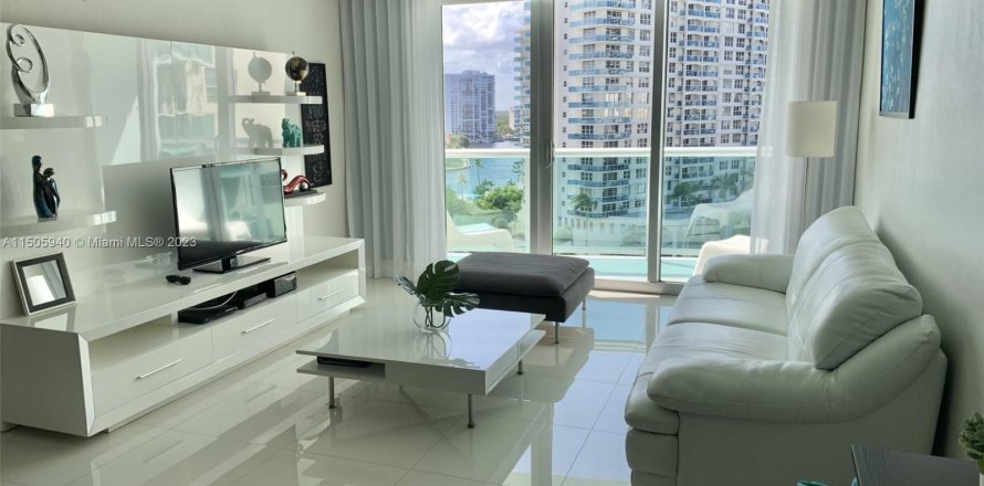 Condominio en Hollywood, Florida, 1 dormitorio  № 920781