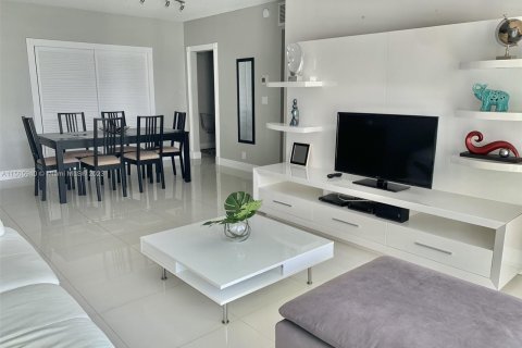 Copropriété à vendre à Hollywood, Floride: 1 chambre, 75.44 m2 № 920781 - photo 2