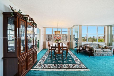 Copropriété à vendre à Pembroke Pines, Floride: 2 chambres, 104.05 m2 № 1102698 - photo 16