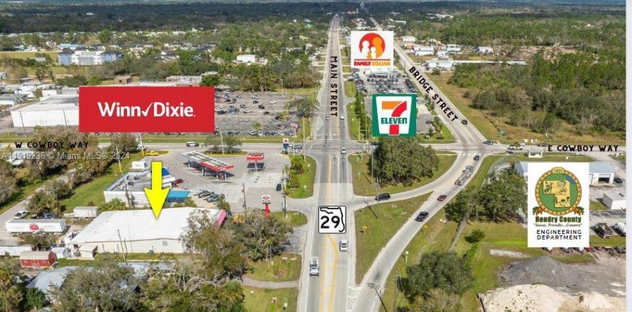 Commercial property in LaBelle, Florida № 963417