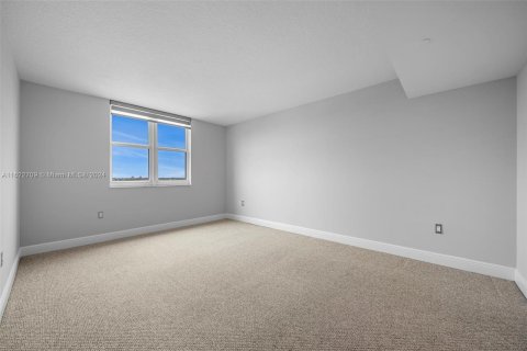 Condo in Miami, Florida, 2 bedrooms  № 1269578 - photo 10