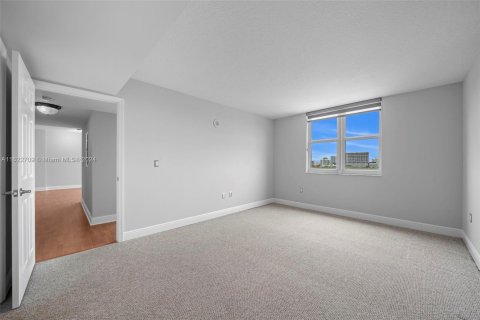 Copropriété à vendre à Miami, Floride: 2 chambres, 97.73 m2 № 1269578 - photo 11