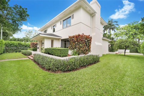 House in Miami Beach, Florida 5 bedrooms, 353.03 sq.m. № 1269500 - photo 1