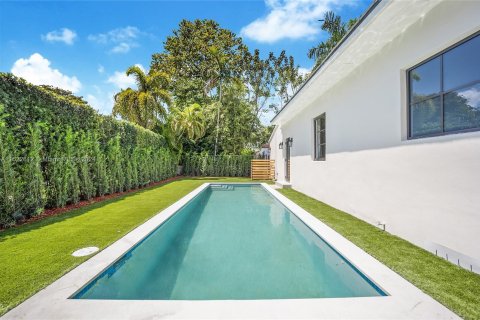 House in Miami Beach, Florida 5 bedrooms, 353.03 sq.m. № 1269500 - photo 6