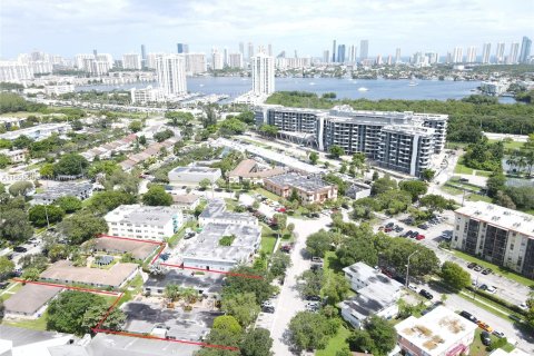 Villa ou maison à louer à North Miami Beach, Floride: 2 chambres, 336.21 m2 № 1369001 - photo 23