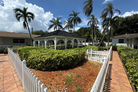 Villa ou maison à louer à North Miami Beach, Floride: 2 chambres, 336.21 m2 № 1369001 - photo 21