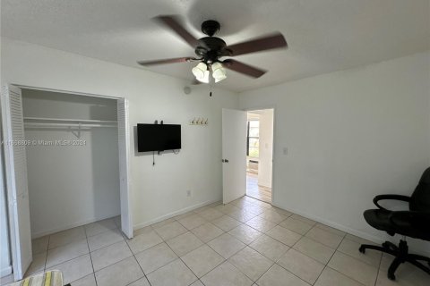 Casa en alquiler en North Miami Beach, Florida, 2 dormitorios, 336.21 m2 № 1369001 - foto 16