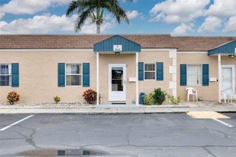 Condo in New Port Richey, Florida, 2 bedrooms  № 960330 - photo 3