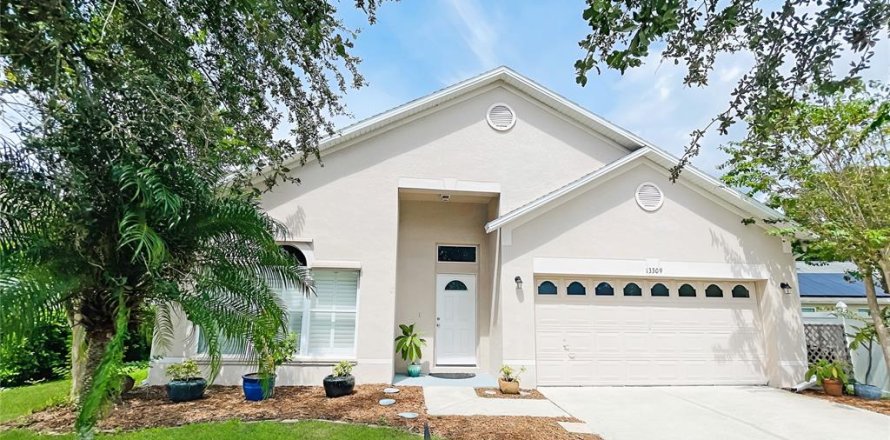 House in Orlando, Florida 4 bedrooms, 195.28 sq.m. № 1374183