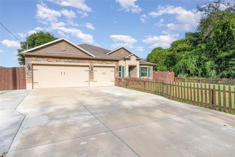 House in Cocoa, Florida 4 bedrooms, 225.57 sq.m. № 1363198 - photo 2