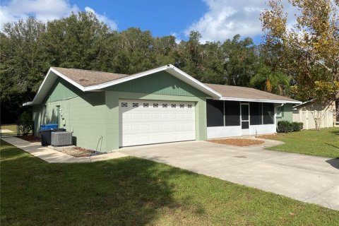 House in DeLand, Florida 3 bedrooms, 136.66 sq.m. № 1432036 - photo 2