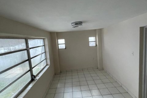 Commercial property in Miami, Florida 109.81 sq.m. № 1428584 - photo 13