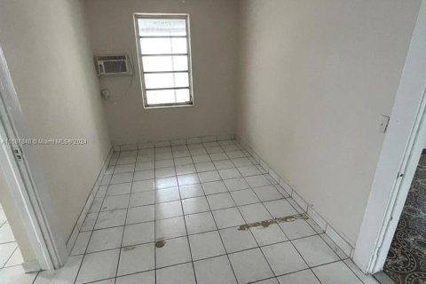 Commercial property in Miami, Florida 109.81 sq.m. № 1428584 - photo 12