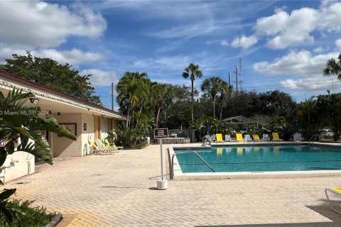 Condominio en venta en Lauderhill, Florida, 1 dormitorio, 77.39 m2 № 963403 - foto 18