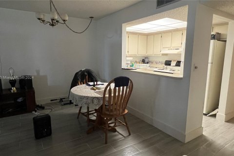 Condominio en venta en Lauderhill, Florida, 1 dormitorio, 77.39 m2 № 963403 - foto 4
