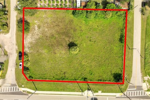 Terreno en venta en Winter Haven, Florida № 1368207 - foto 1