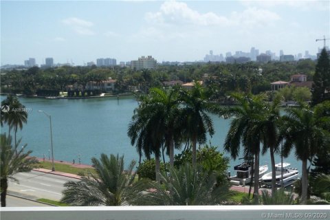 Condominio en alquiler en Miami Beach, Florida, 2 dormitorios, 95.69 m2 № 4649 - foto 2