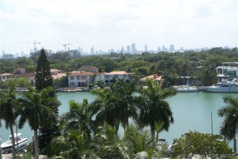 Copropriété à louer à Miami Beach, Floride: 2 chambres, 95.69 m2 № 4649 - photo 1