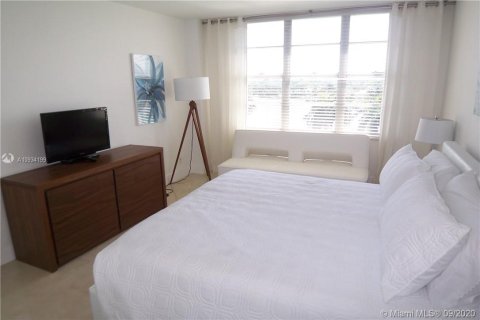 Condominio en alquiler en Miami Beach, Florida, 2 dormitorios, 95.69 m2 № 4649 - foto 23