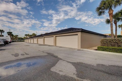 Condominio en venta en Hutchinson Island South, Florida, 3 dormitorios, 250.93 m2 № 912440 - foto 11