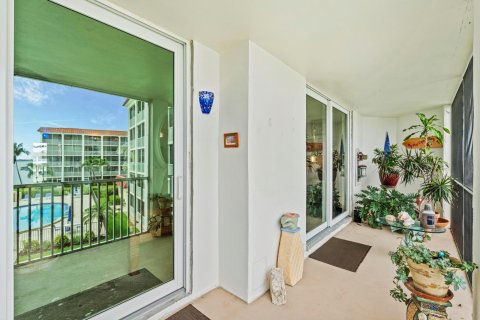 Condo in North Palm Beach, Florida, 2 bedrooms  № 1183705 - photo 9