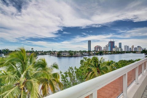 Condominio en venta en Aventura, Florida, 2 dormitorios, 117.99 m2 № 1406317 - foto 5