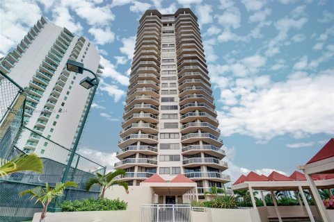 Condominio en venta en Aventura, Florida, 2 dormitorios, 117.99 m2 № 1406317 - foto 2