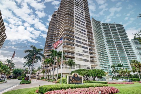 Condo in Aventura, Florida, 2 bedrooms in LANDMARK  № 1406317 - photo 1