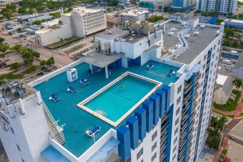 Condo in Miami Beach, Florida, 1 bedroom  № 1406319 - photo 12