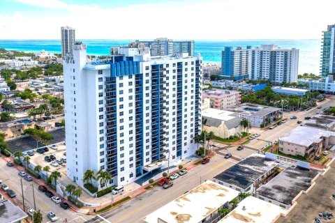 Condo in Miami Beach, Florida, 1 bedroom  № 1406319 - photo 20