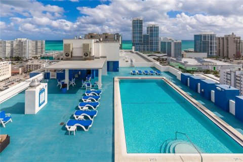 Condo in Miami Beach, Florida, 1 bedroom  № 1406319 - photo 11