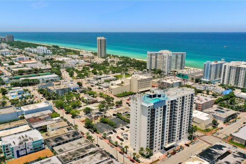 Condo in Miami Beach, Florida, 1 bedroom  № 1406319 - photo 16