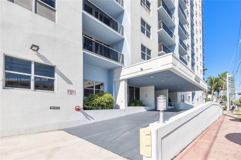 Condo in Miami Beach, Florida, 1 bedroom  № 1406319 - photo 14