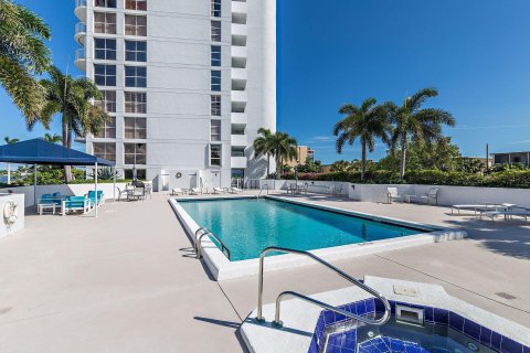 Condo in West Palm Beach, Florida, 2 bedrooms  № 455271 - photo 5