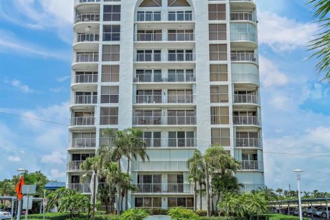 Condo in West Palm Beach, Florida, 2 bedrooms  № 455271 - photo 2