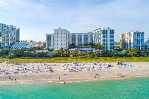 Condo in Miami Beach, Florida, 1 bedroom  № 1398129 - photo 19