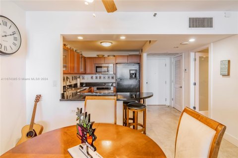 Condo in Miami Beach, Florida, 1 bedroom  № 1398129 - photo 10