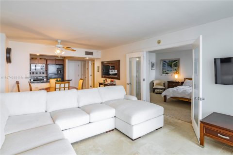 Condo in Miami Beach, Florida, 1 bedroom  № 1398129 - photo 6