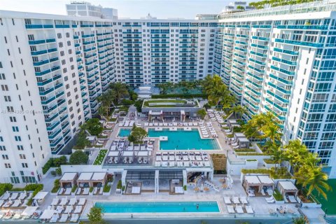 Condo in Miami Beach, Florida, 1 bedroom  № 1398129 - photo 17