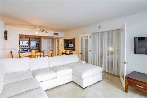 Condo in Miami Beach, Florida, 1 bedroom  № 1398129 - photo 5