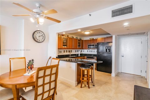 Condo in Miami Beach, Florida, 1 bedroom  № 1398129 - photo 9