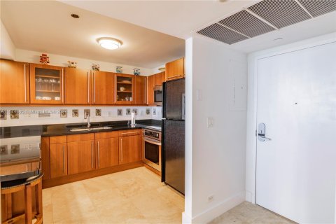 Condo in Miami Beach, Florida, 1 bedroom  № 1398129 - photo 11