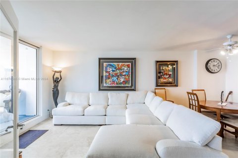 Condo in Miami Beach, Florida, 1 bedroom  № 1398129 - photo 4