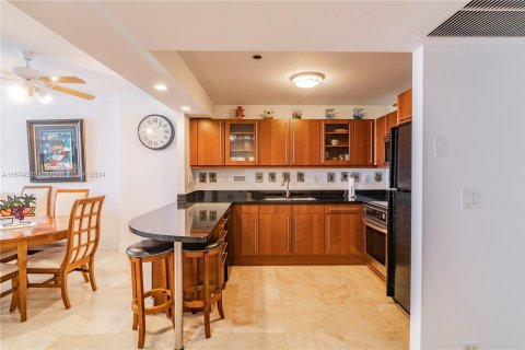 Condo in Miami Beach, Florida, 1 bedroom  № 1398129 - photo 8