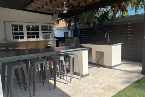 Casa en venta en Miami Beach, Florida, 3 dormitorios, 290.32 m2 № 784933 - foto 26