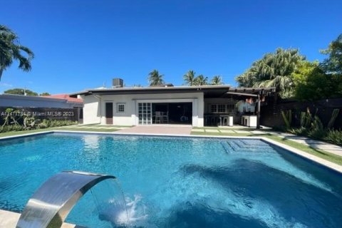 Casa en venta en Miami Beach, Florida, 3 dormitorios, 290.32 m2 № 784933 - foto 1