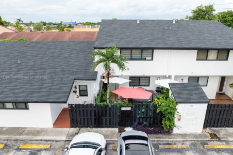 Townhouse in Miami, Florida 3 bedrooms, 140.28 sq.m. № 1367330 - photo 3