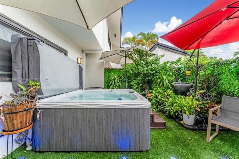 Adosado en venta en Miami, Florida, 3 dormitorios, 140.28 m2 № 1367330 - foto 6