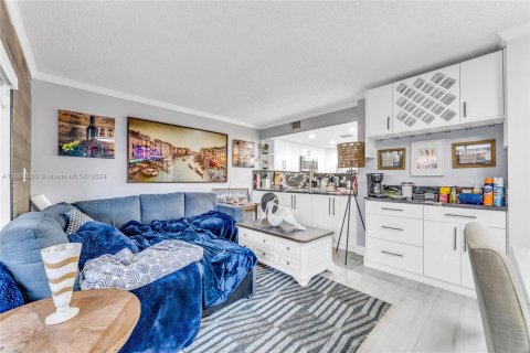 Touwnhouse à vendre à Miami, Floride: 3 chambres, 140.28 m2 № 1367330 - photo 1